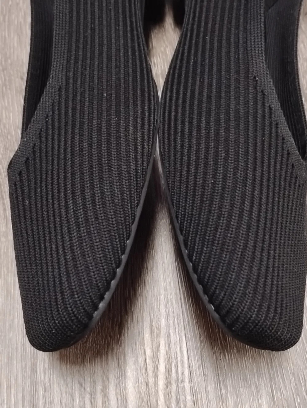 Vivaia Margot 2.0 Square Toe V Cut Flat Shoes